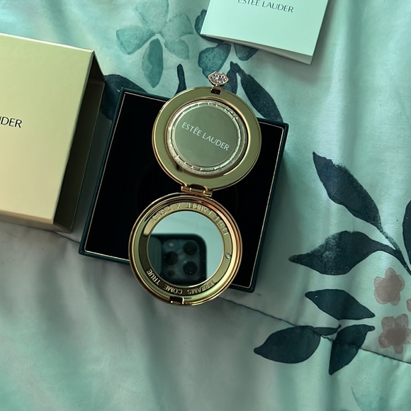 ESTĒE LAUDER “the Disney princess collection” perfecting setting powder - Picture 4 of 5